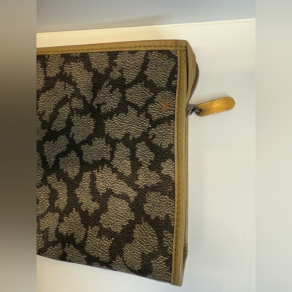 YSL Vintage Clutch in Iconic Giraffe Print - Picture 4 of 13